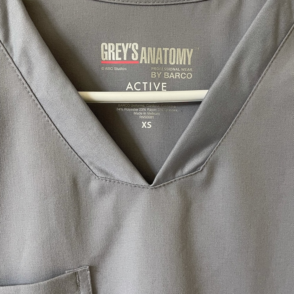 Grey's Anatomy Spandex STRETCH Women's 1-Pocket Active Tuck In Scrub Top